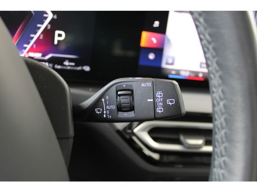 BMW 3 Serie Touring 320e | Facelift | 18 inch | Carplay | ActivLease financial lease