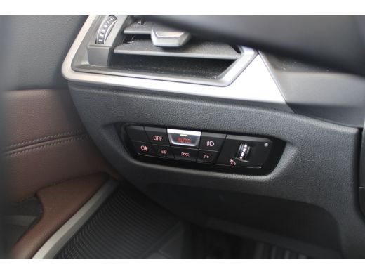 BMW 3 Serie Touring 320e | Facelift | 18 inch | Carplay | ActivLease financial lease