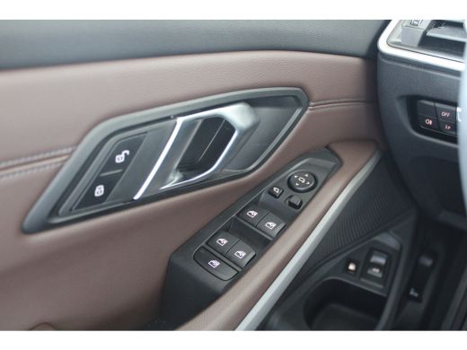 BMW 3 Serie Touring 320e | Facelift | 18 inch | Carplay | ActivLease financial lease