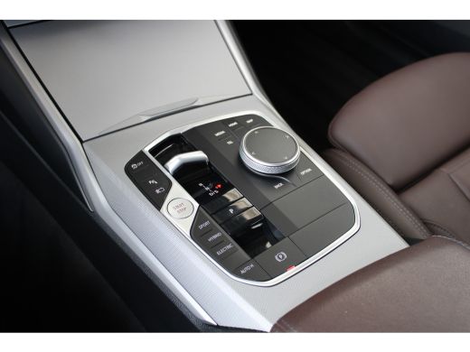 BMW 3 Serie Touring 320e | Facelift | 18 inch | Carplay | ActivLease financial lease