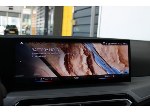 BMW 3 Serie Touring 320e | Facelift | 18 inch | Carplay | ActivLease financial lease