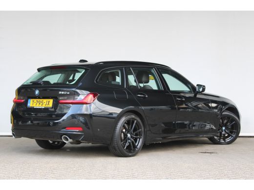 BMW 3 Serie Touring 320e | Facelift | 18 inch | Carplay | ActivLease financial lease