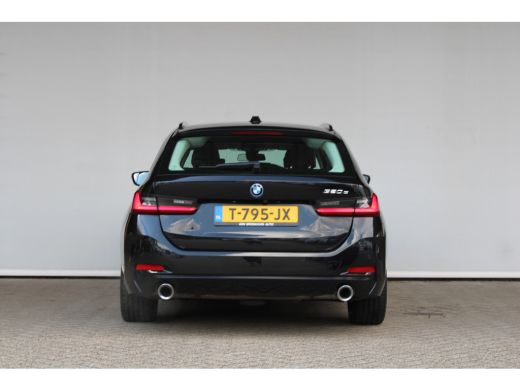 BMW 3 Serie Touring 320e | Facelift | 18 inch | Carplay | ActivLease financial lease