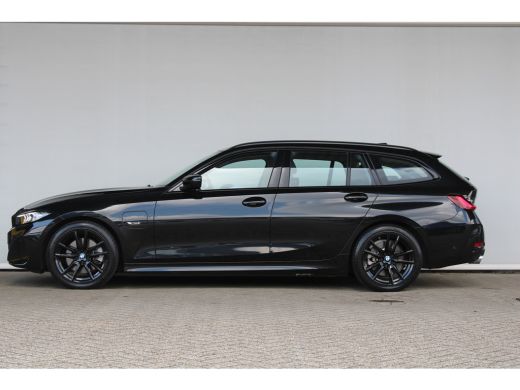 BMW 3 Serie Touring 320e | Facelift | 18 inch | Carplay | ActivLease financial lease