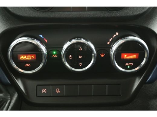 Iveco Daily 35 S14 2.3D L2H2 | Automaat | 3500KG Trekgew. | Trekh. | Airco | Cruise | 3-Zits ActivLease financial lease