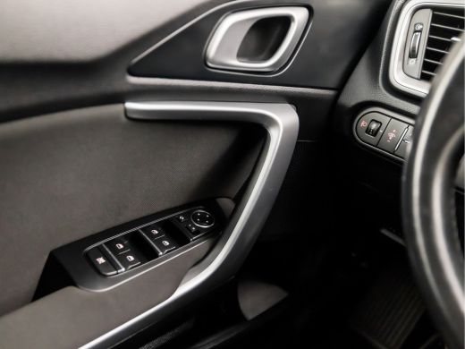 Kia Ceed Sportswagon 1.0 T-GDi Dynamic Sport Automaat (APPLE CARPLAY, GROOT NAVI, CLIMATE, CAMERA, GETINT GLAS, PORTST... ActivLease financial lease