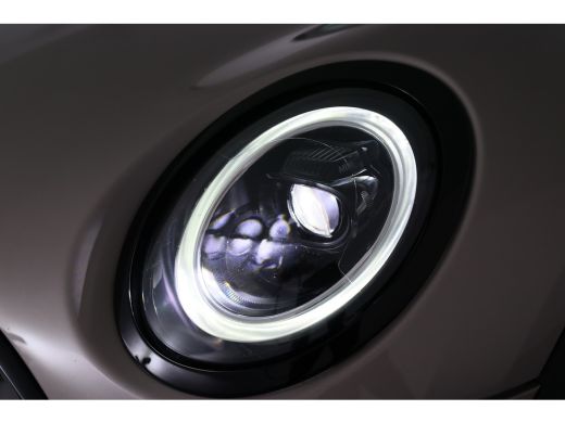 Mini Clubman 1.5 Cooper Classic | Automaat | Dealer Onderhouden | Panoramadak | Navigatie | Keyless | Stoelver... ActivLease financial lease