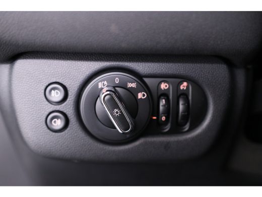 Mini Clubman 1.5 Cooper Classic | Automaat | Dealer Onderhouden | Panoramadak | Navigatie | Keyless | Stoelver... ActivLease financial lease