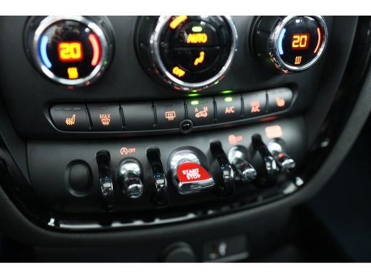 Mini Clubman 1.5 Cooper Classic | Automaat | Dealer Onderhouden | Panoramadak | Navigatie | Keyless | Stoelver... ActivLease financial lease