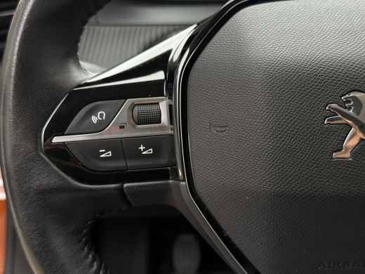 Peugeot 2008 1.2 PureTech 100 Active Metallic | App Connect ActivLease financial lease
