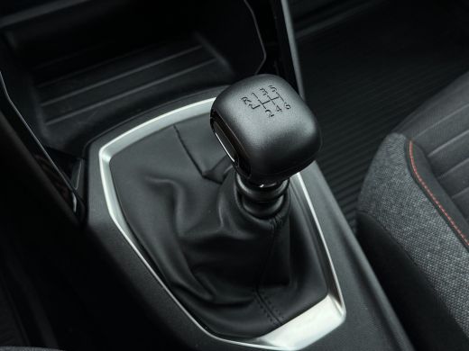 Peugeot 2008 1.2 PureTech 100 Active Metallic | App Connect ActivLease financial lease