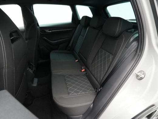 Skoda Karoq 1.5 TSI ACT 150pk DSG Sportline Business Navigatie CantonSound Stoelverwarming Camera Carplay Sid... ActivLease financial lease