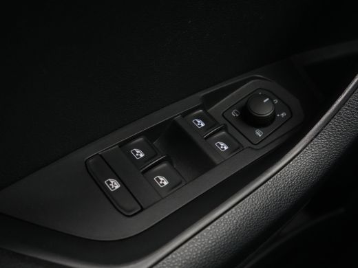 Skoda Karoq 1.5 TSI ACT 150pk DSG Sportline Business Navigatie CantonSound Stoelverwarming Camera Carplay Sid... ActivLease financial lease