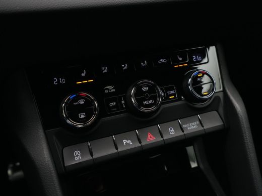 Skoda Karoq 1.5 TSI ACT 150pk DSG Sportline Business Navigatie CantonSound Stoelverwarming Camera Carplay Sid... ActivLease financial lease