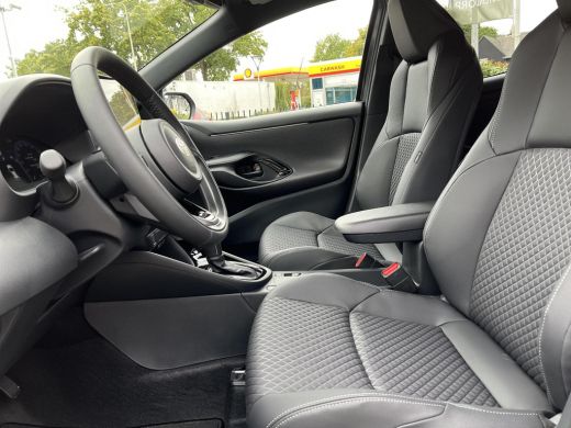 Toyota Yaris 1.5 Hybrid 130 Executive | Ash Grey Metallic | Direct uit voorraad leverbaar ActivLease financial lease