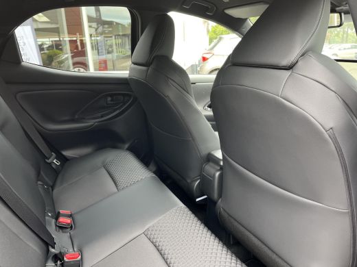 Toyota Yaris 1.5 Hybrid 130 Executive | Ash Grey Metallic | Direct uit voorraad leverbaar ActivLease financial lease