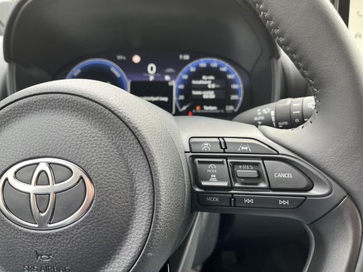 Toyota Yaris 1.5 Hybrid 130 Executive | Ash Grey Metallic | Direct uit voorraad leverbaar ActivLease financial lease