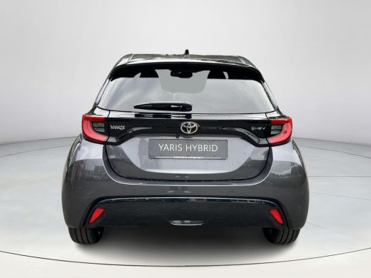 Toyota Yaris 1.5 Hybrid 130 Executive | Ash Grey Metallic | Direct uit voorraad leverbaar ActivLease financial lease