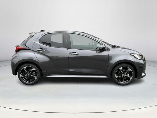 Toyota Yaris 1.5 Hybrid 130 Executive | Ash Grey Metallic | Direct uit voorraad leverbaar ActivLease financial lease