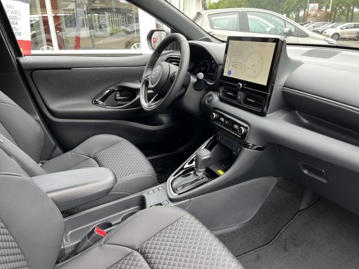 Toyota Yaris 1.5 Hybrid 130 Executive | Ash Grey Metallic | Direct uit voorraad leverbaar ActivLease financial lease