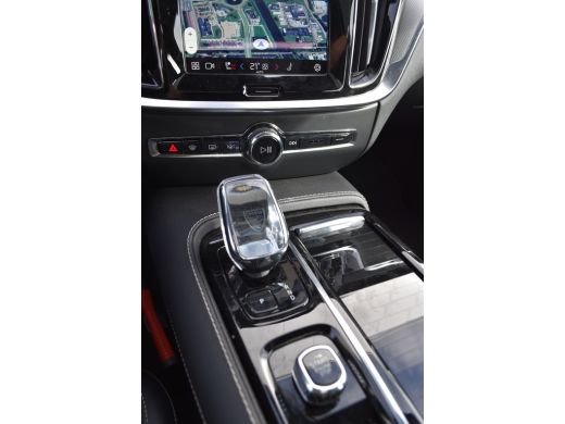 Volvo  V60 T6 AWD Plus Dark | Panoramadak | Trekhaak | 360cam | ActivLease financial lease