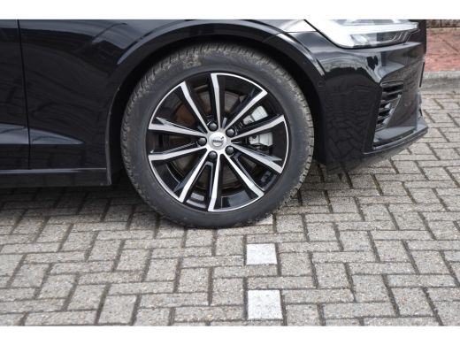 Volvo  V60 T6 AWD Plus Dark | Panoramadak | Trekhaak | 360cam | ActivLease financial lease