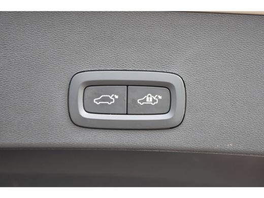 Volvo  XC40 B4 Plus Dark | HarmanKardon | Trekhaak | Elektrische Stoel met Geheugen | ActivLease financial lease