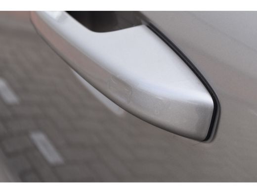 Volvo  XC40 B4 Plus Dark | HarmanKardon | Trekhaak | Elektrische Stoel met Geheugen | ActivLease financial lease