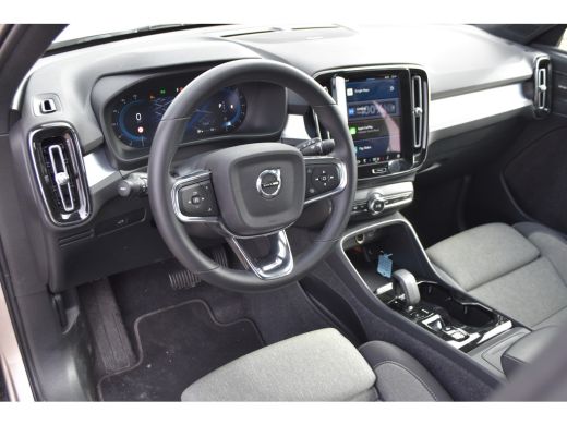 Volvo  XC40 B4 Plus Dark | HarmanKardon | Trekhaak | Elektrische Stoel met Geheugen | ActivLease financial lease