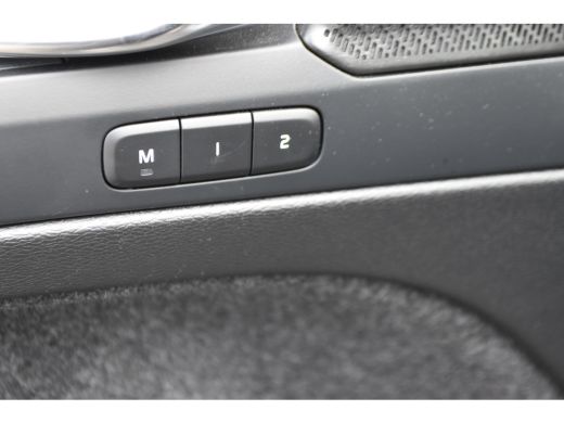 Volvo  XC40 B4 Plus Dark | HarmanKardon | Trekhaak | Elektrische Stoel met Geheugen | ActivLease financial lease