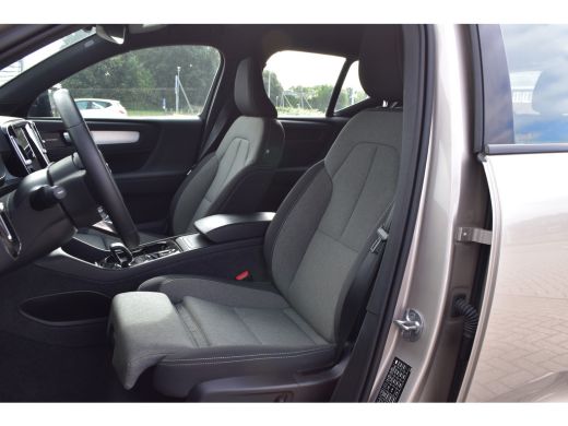 Volvo  XC40 B4 Plus Dark | HarmanKardon | Trekhaak | Elektrische Stoel met Geheugen | ActivLease financial lease