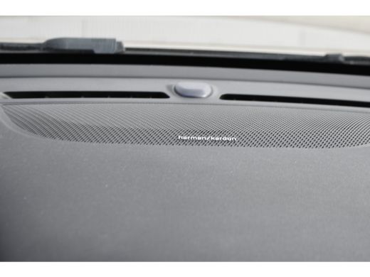 Volvo  XC40 B4 Plus Dark | HarmanKardon | Trekhaak | Elektrische Stoel met Geheugen | ActivLease financial lease