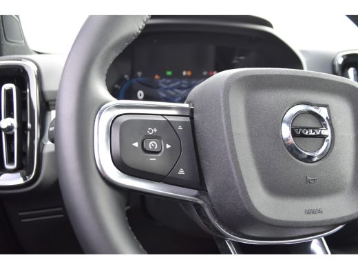 Volvo  XC40 B4 Plus Dark | HarmanKardon | Trekhaak | Elektrische Stoel met Geheugen | ActivLease financial lease