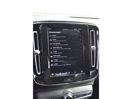 Volvo  XC40 B4 Plus Dark | HarmanKardon | Trekhaak | Elektrische Stoel met Geheugen | ActivLease financial lease