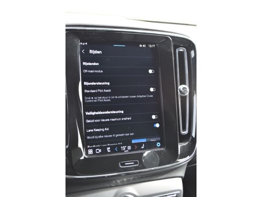 Volvo  XC40 B4 Plus Dark | HarmanKardon | Trekhaak | Elektrische Stoel met Geheugen | ActivLease financial lease