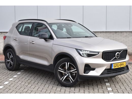 Volvo  XC40 B4 Plus Dark | HarmanKardon | Trekhaak | Elektrische Stoel met Geheugen | ActivLease financial lease