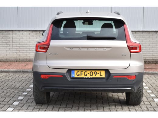 Volvo  XC40 B4 Plus Dark | HarmanKardon | Trekhaak | Elektrische Stoel met Geheugen | ActivLease financial lease
