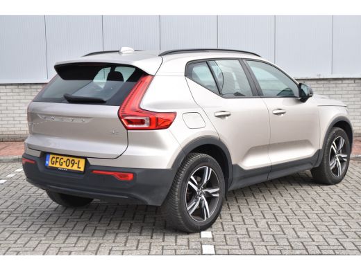 Volvo  XC40 B4 Plus Dark | HarmanKardon | Trekhaak | Elektrische Stoel met Geheugen | ActivLease financial lease