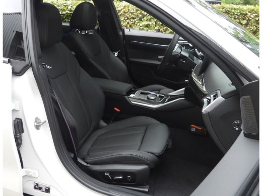 BMW i4 eDrive40 High Executive M Sport / Schuif-kanteldak / Comfort Access / Stoelverwarming / Adaptieve... ActivLease financial lease
