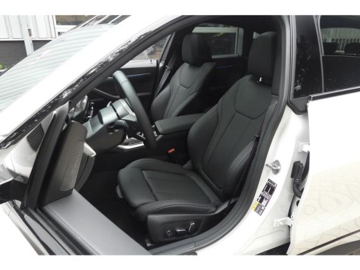 BMW i4 eDrive40 High Executive M Sport / Schuif-kanteldak / Comfort Access / Stoelverwarming / Adaptieve... ActivLease financial lease