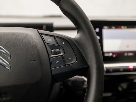 Citroën C4 Cactus 1.2 PureTech Sport (APPLE CARPLAY, GROOT NAVI, CLIMATE, CAMERA, GETINT GLAS, SPORTSTOELEN, CRUISE... ActivLease financial lease