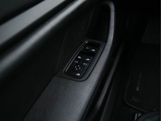 Porsche Taycan 79 kWh [3-Fase] {SOH-100%} (INCL-BTW) *LUXURY-LEATHER | FULL-LED | DIGI-COCKPIT | NAVI-FULLMAP | ... ActivLease financial lease