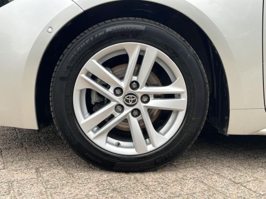 Toyota Corolla Touring Sports 1.8 Hybrid Active | Parkeersensoren | Stoelverwarming | Navigatiesysteem | ActivLease financial lease