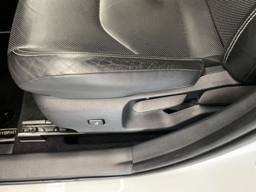 Toyota Corolla Touring Sports 2.0 Hybrid Premium ActivLease financial lease