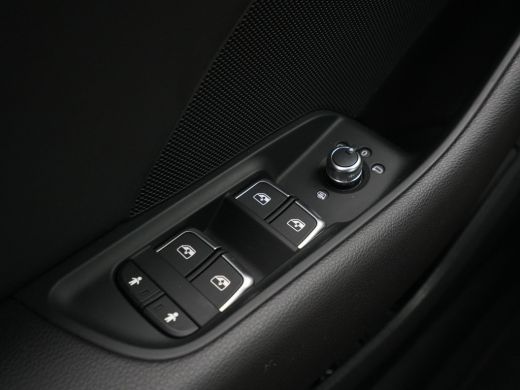 Audi A3 Sportback 35 TFSI CoD 150pk S-Tronic Advance Sport Navigatie Stoelverwarming Led Pdc 279 ActivLease financial lease