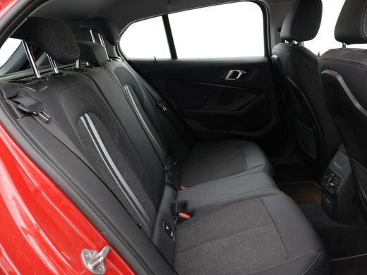BMW 1 Serie 116D LESAUTO DUBBELE BEDIENING HANDGESCHAKELD + CAMERA | SPORTSTOELEN | LED ActivLease financial lease