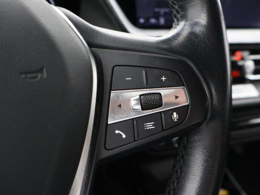 BMW 1 Serie 116D LESAUTO DUBBELE BEDIENING HANDGESCHAKELD + CAMERA | SPORTSTOELEN | LED ActivLease financial lease
