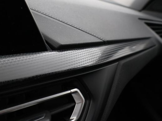 BMW 1 Serie 116D LESAUTO DUBBELE BEDIENING HANDGESCHAKELD + CAMERA | SPORTSTOELEN | LED ActivLease financial lease