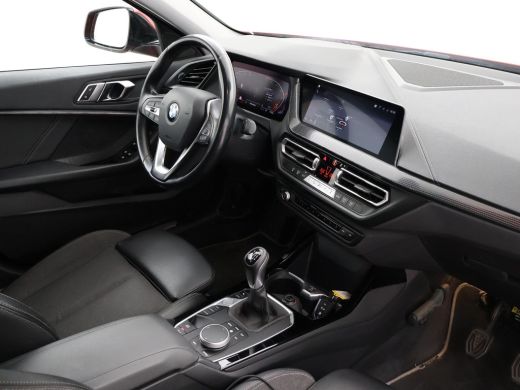 BMW 1 Serie 116D LESAUTO DUBBELE BEDIENING HANDGESCHAKELD + CAMERA | SPORTSTOELEN | LED ActivLease financial lease