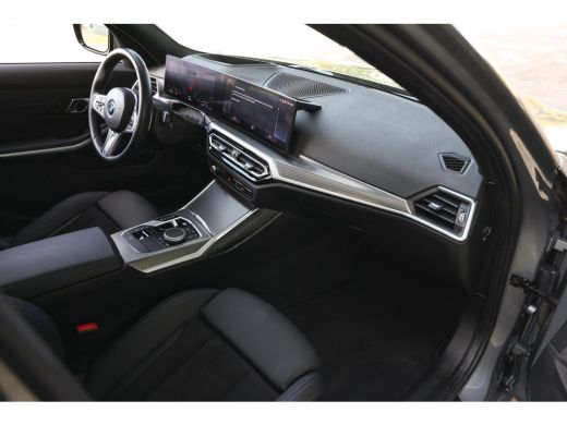 BMW 3 Serie Touring 330e High Executive M Sport Automaat / Panoramadak / Trekhaak / Sportstoelen / Comfort Ac... ActivLease financial lease